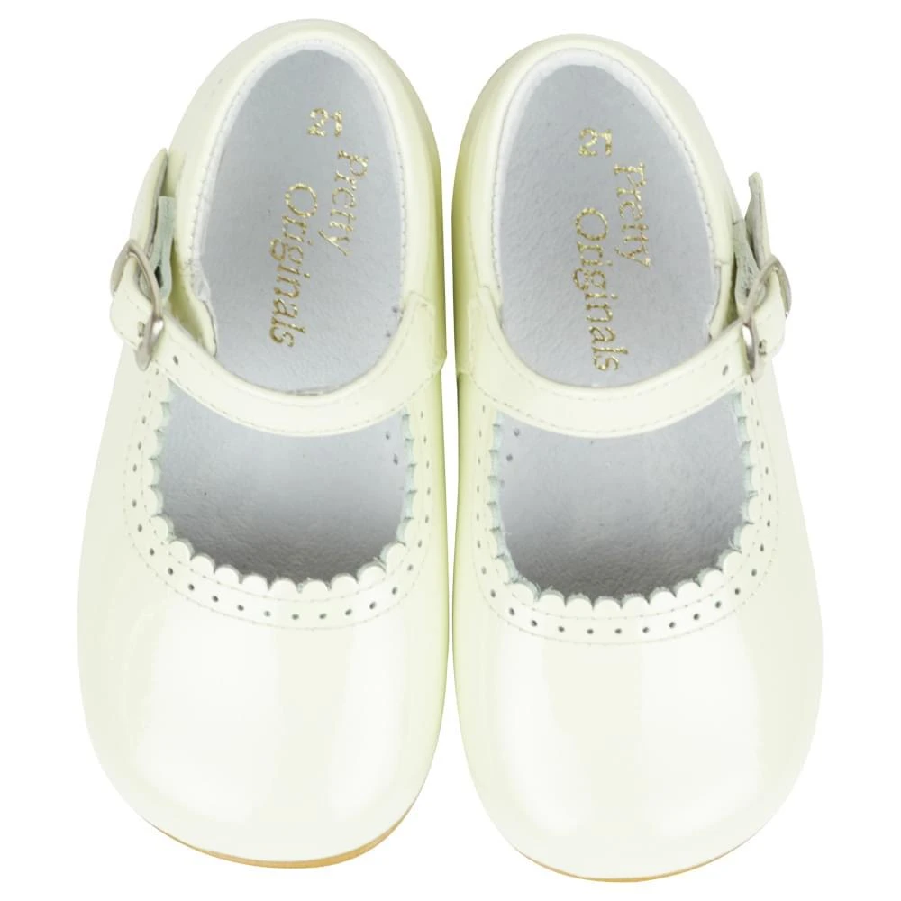 商品Pretty Originals|Cream Patent Shoes,价格¥548,第3张图片详细描述