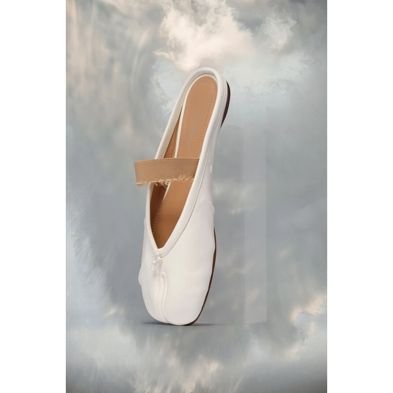 商品MAISON MARGIELA|Maison Margiela 女士白色羊皮凉拖,价格¥7596,第4张图片详细描述
