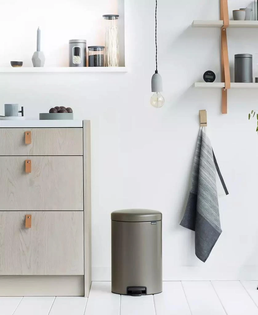 商品Brabantia|New Icon Step on Trash Can, 5.3 Gallon, 20 Liter,价格¥649,第4张图片详细描述