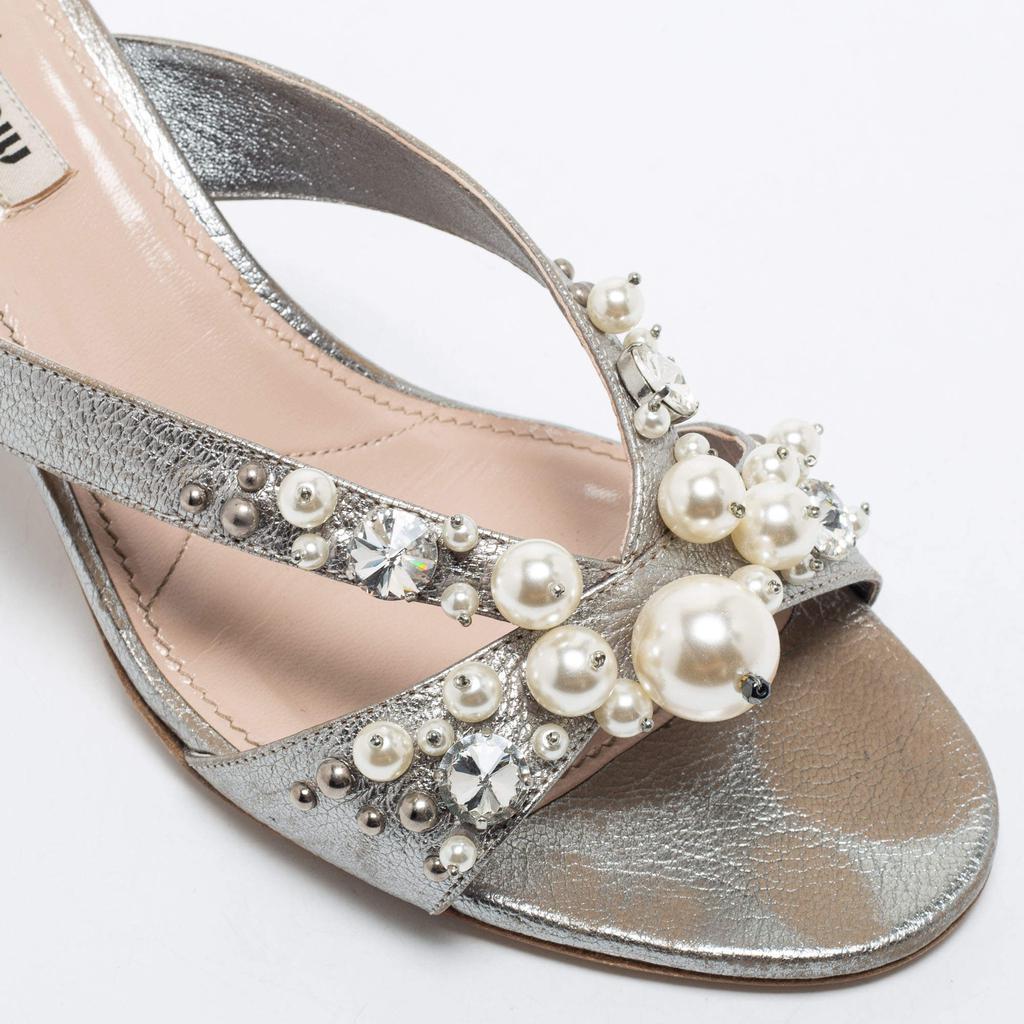 Miu Miu Silver Leather Crystal And Pearl Embellished Slide Sandals Size 40商品第7张图片规格展示