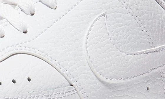 Court Vision Low Sneaker 商品