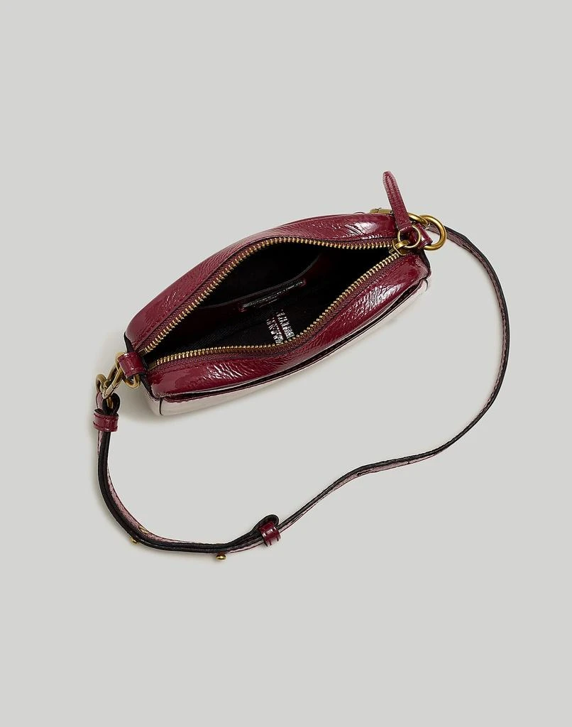 商品Madewell|The Leather Carabiner Mini Crossbody Bag,价格¥880,第2张图片详细描述