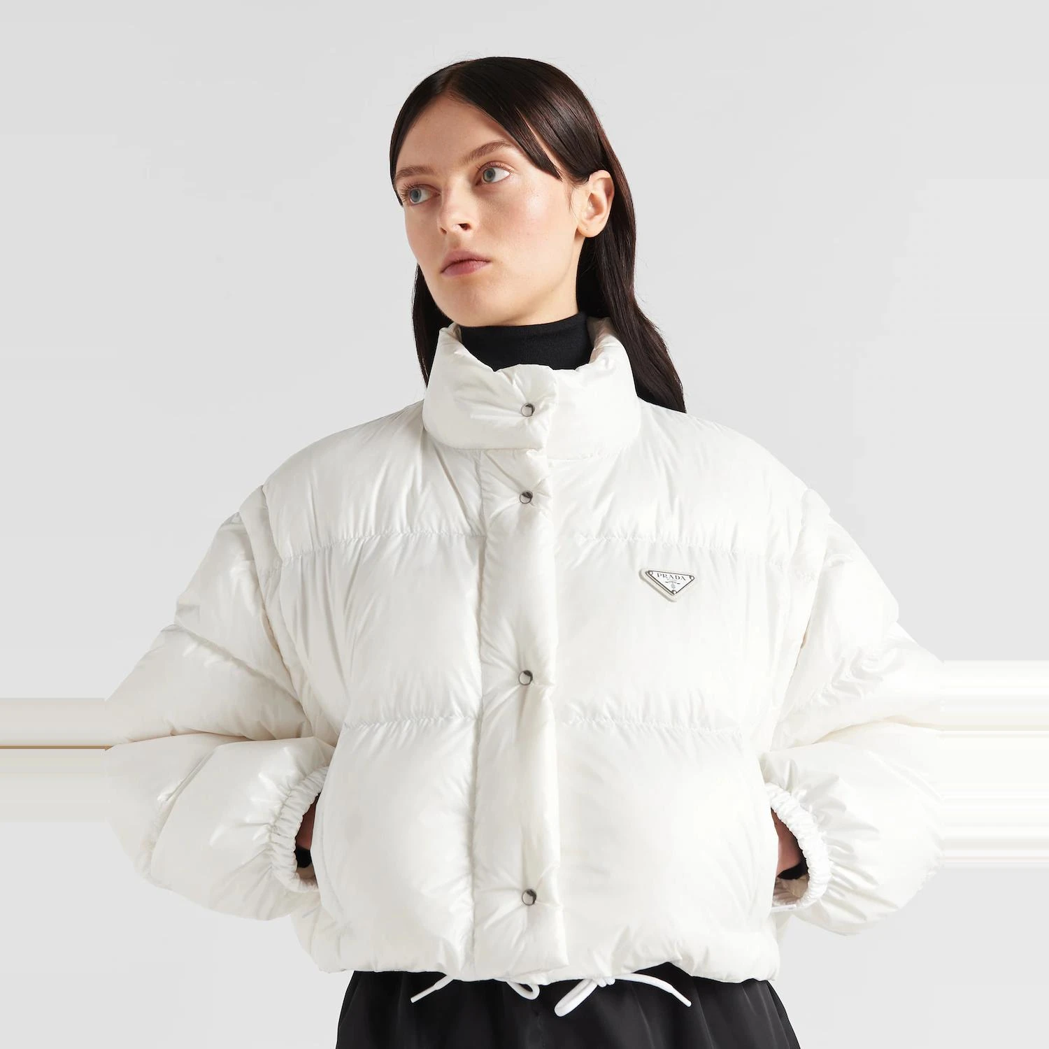 【预售】 普拉达 24秋冬 女士 羽绒服 Doudoune courte convertible en Re-Nylon 291805_11A9_F0009_S_222 商品
