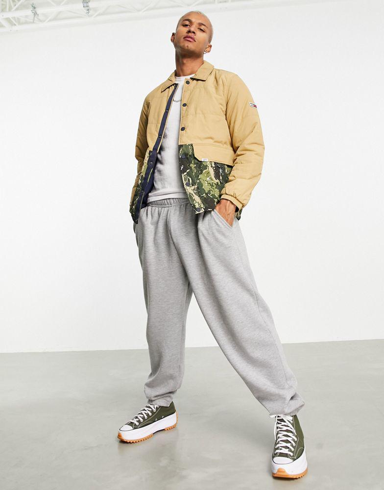 商品Tommy Hilfiger|Tommy Jeans plain and camo print reversible coach jacket in navy/beige camo print,价格¥727,第1张图片