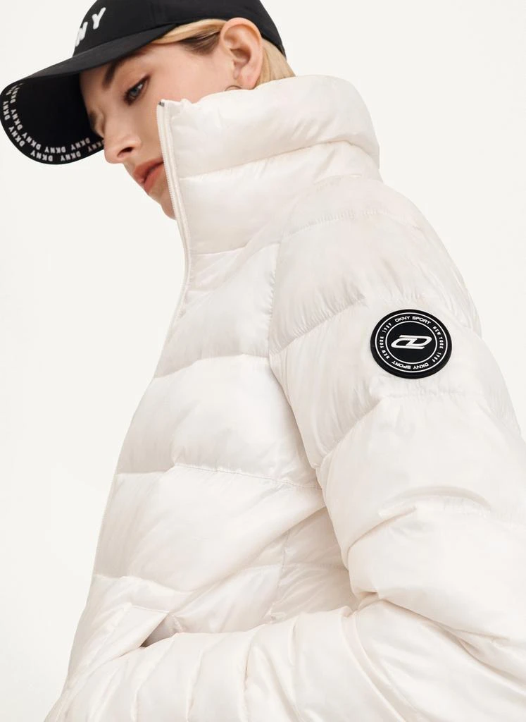 商品DKNY|Packable Puffer Jacket With Bag,价格¥570,第5张图片详细描述