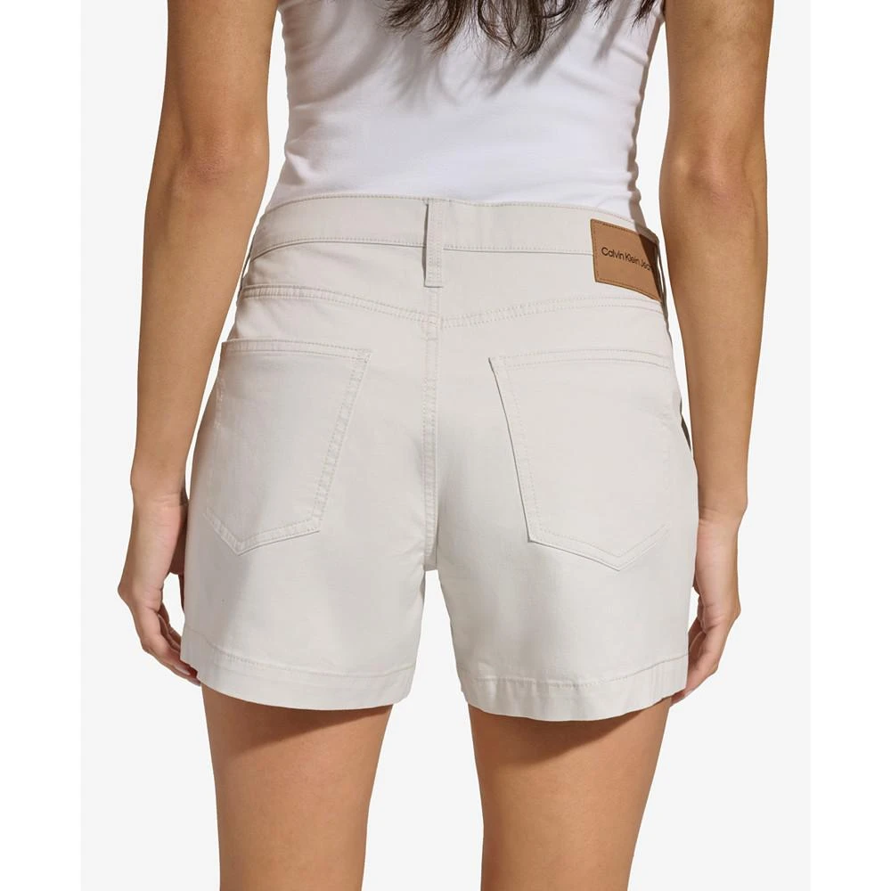 商品Calvin Klein|Women's Mid Rise Utility Denim Shorts,价格¥138,第2张图片详细描述