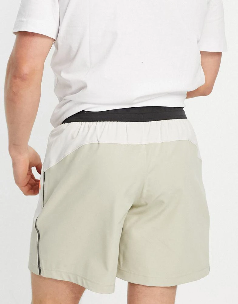 商品Under Armour|Under Armour Training Terrain woven shorts with pocket detail in stone,价格¥226,第2张图片详细描述