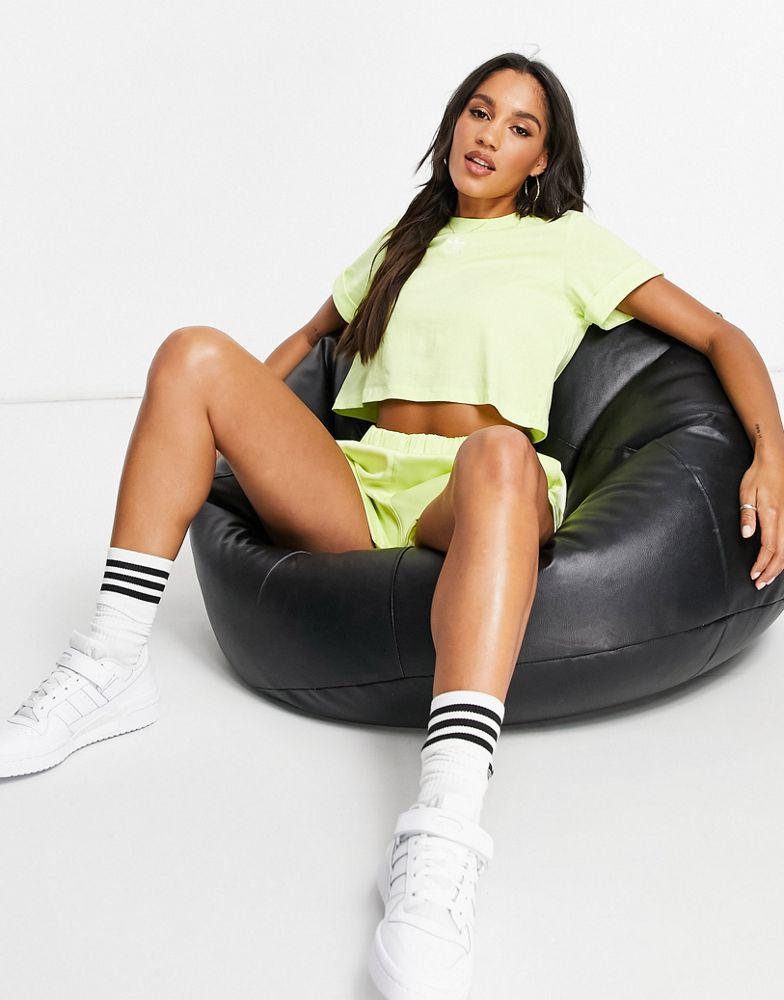 adidas Originals Essentials cropped t-shirt in yellow商品第2张图片规格展示