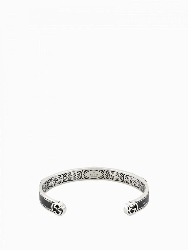 商品Gucci|Interlocking G Cuff Gucci bracelet in enamelled silver with GG monogram and decorated crest,价格¥3865,第2张图片详细描述