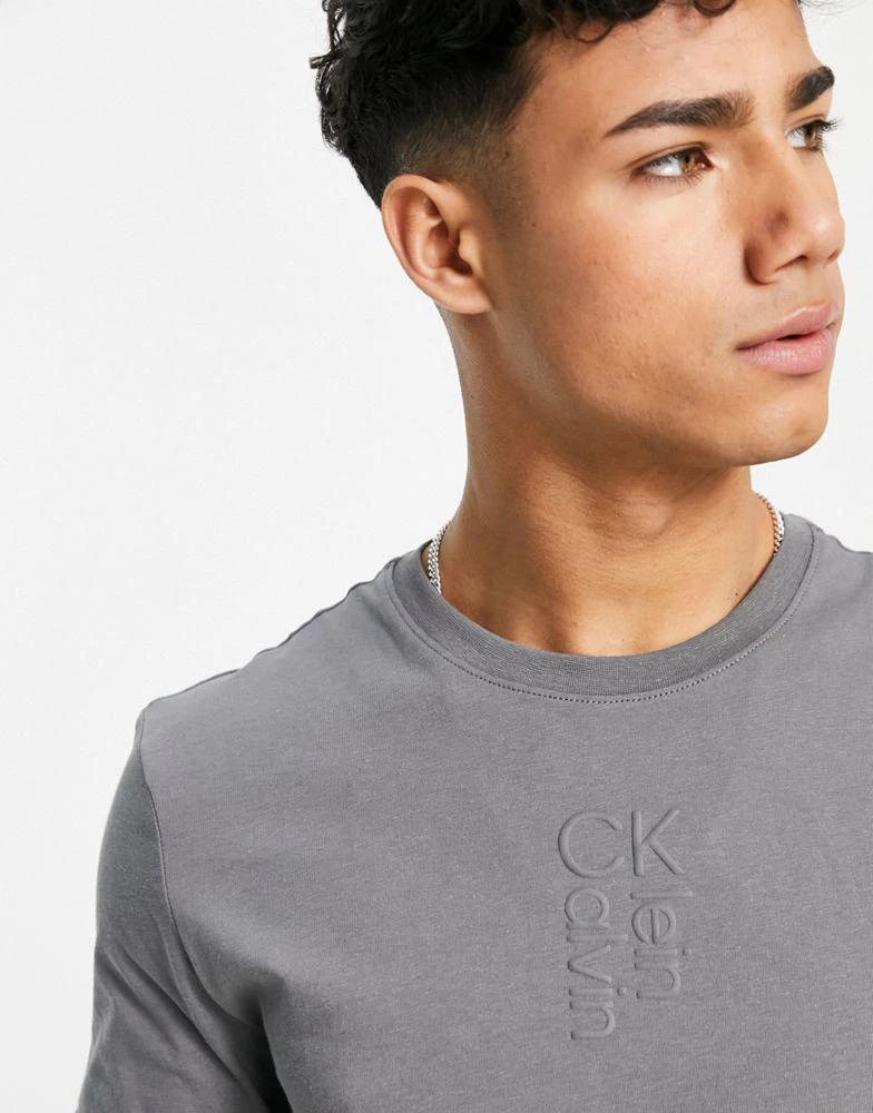 商品Calvin Klein|Calvin Klein hybrid logo t-shirt in charcoal grey,价格¥298,第4张图片详细描述