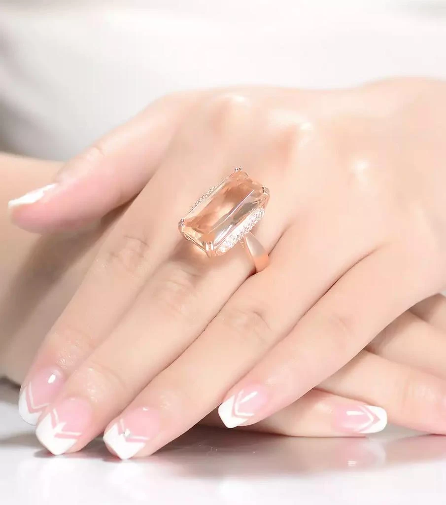 商品Genevive|Sterling Silver with Rose Gold Plated Champagne Radiant Cubic Zirconia Solitaire Accented with Clear Round Cubic Zirconias Cocktail Ring,价格¥324,第2张图片详细描述