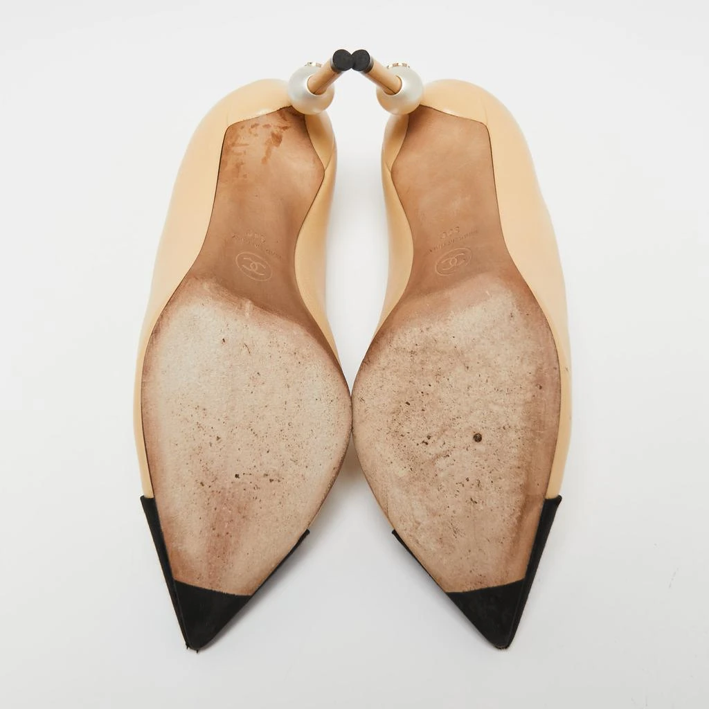 Chanel Beige/Black Leather And Canvas Faux Pearl Cap Toe Pointed Toe Pumps Size 38 商�品