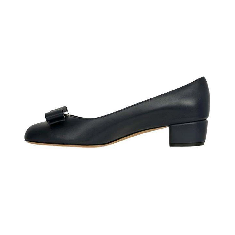 商品Salvatore Ferragamo|SALVATORE FERRAGAMO 女士深蓝色牛皮蝴蝶结装饰低跟船鞋 01-B221-574010,价格¥2479,第1张图片