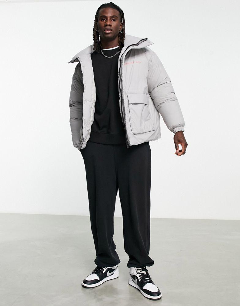 Calvin Klein Jeans oversized puffer jacket in light grey商品第4张图片规格展示