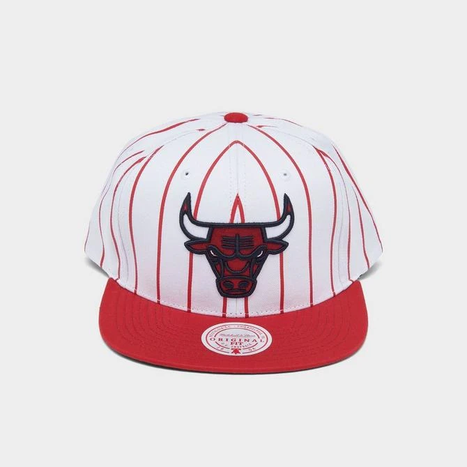 商品Mitchell and Ness|Mitchell & Ness Chicago Bulls NBA Pinstripe Snapback Hat,价格¥149,第2张图片详细描述
