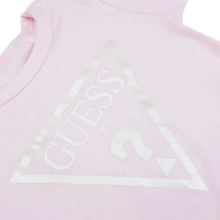 商品GUESS|Pink Triangle Logo Romper & Gift Tin,价格¥77,第2张图片详细描述