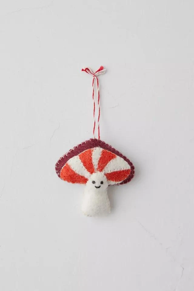 商品Urban Outfitters|Festive Mushroom Ornament,价格¥91,第2张图片详细描述