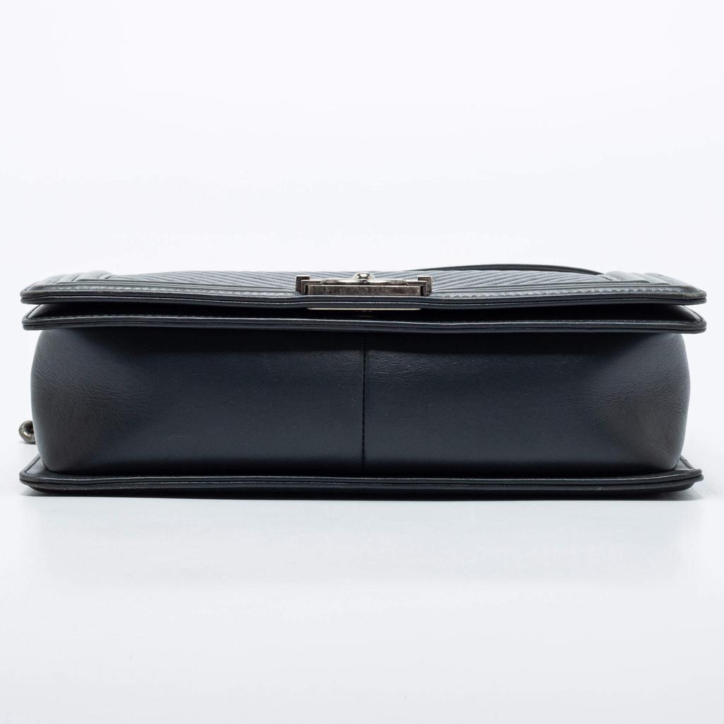 Chanel Dark Grey Chevron Leather Large Boy Shoulder Bag商品第7张图片规格展示