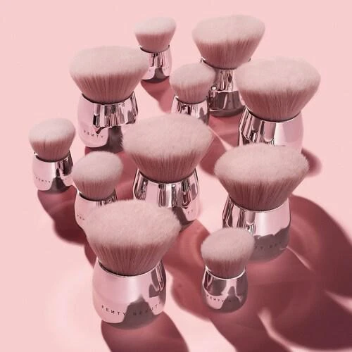 商品Fenty Beauty|Face & Body Kabuki Brush 160,价格¥266,第2张图片详细描述
