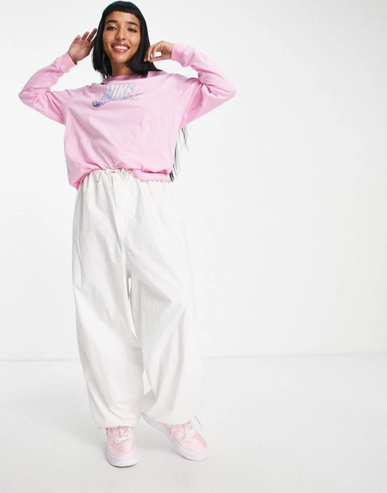 商品NIKE|Nike sparkle swoosh graphic logo long sleeve t-shirt in pink,价格¥367,第4张图片详细描述