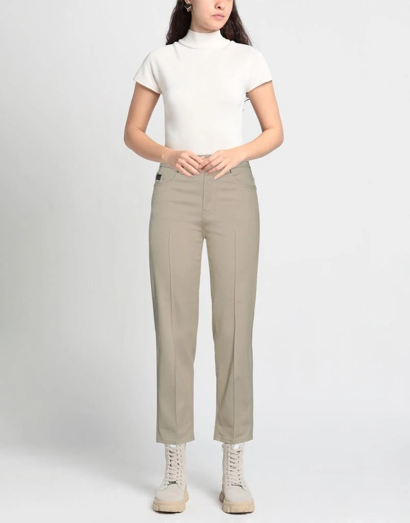 商品Versace|Casual pants,价格¥565,第2张图片详细描述