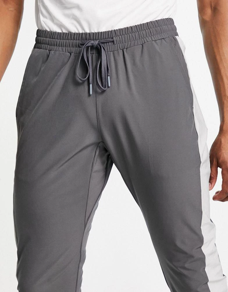 商品South Beach|South Beach polyamide panelled slim fit joggers in grey,价格¥159,第3张图片详细描述