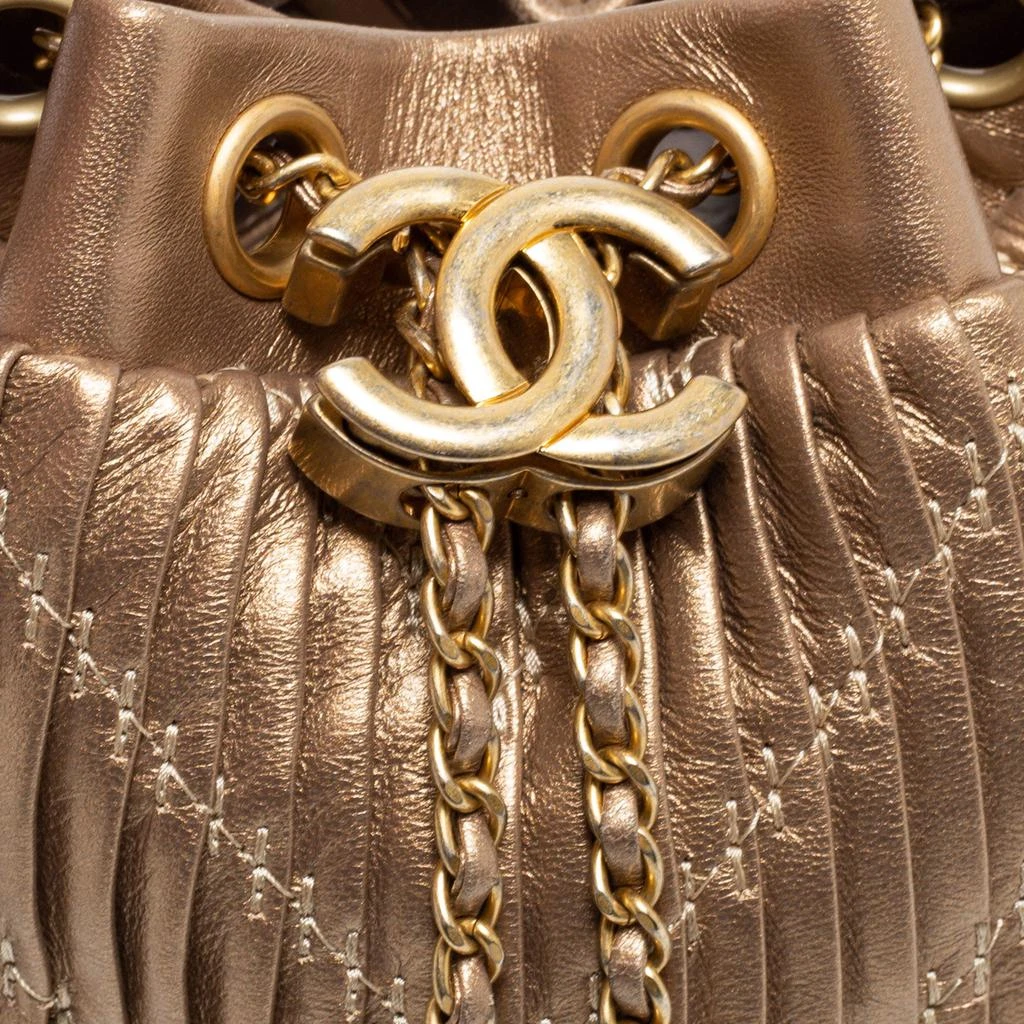 商品[二手商品] Chanel|Chanel Gold Leather Small Coco Pleats Drawstring Bucket Bag,价格¥15036,第5张图片详细描述