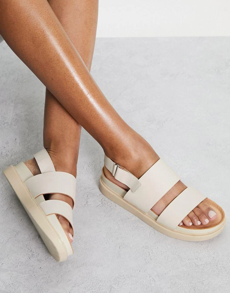 商品Vagabond|Vagabond Erin flat sandals in off white leather,价格¥492,第3张图片详细描述