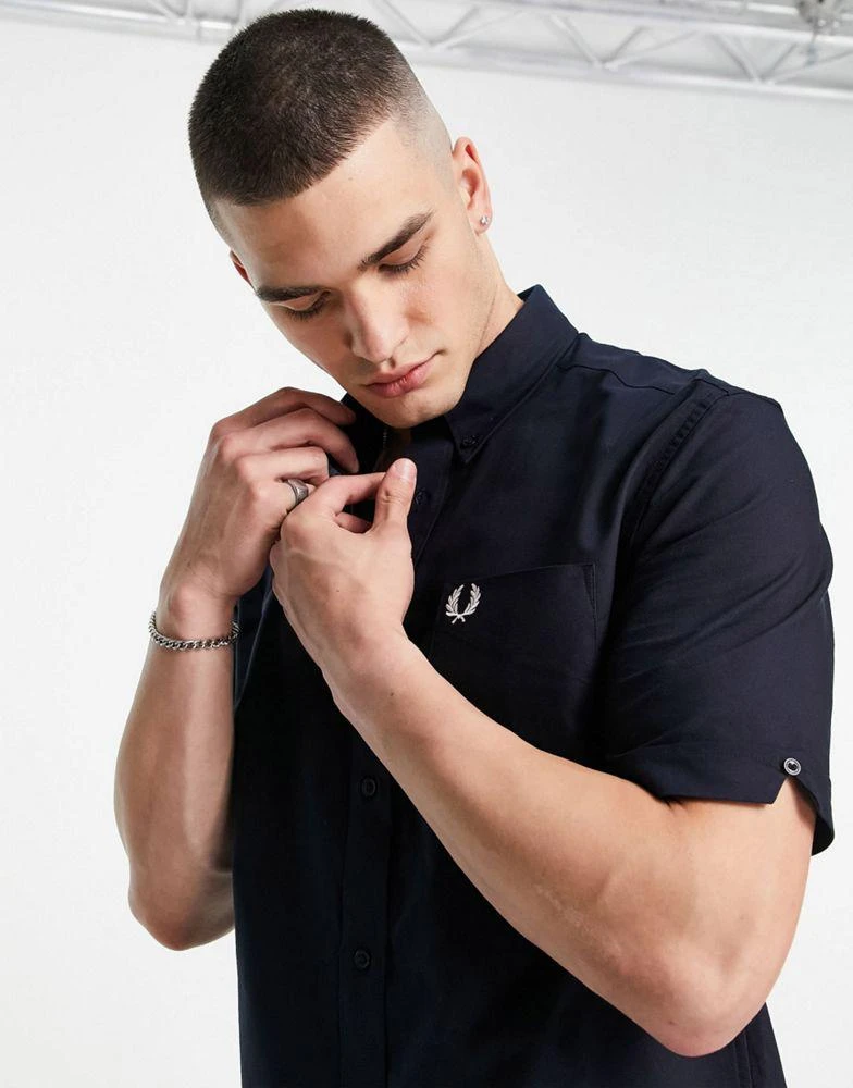 商品Fred Perry|Fred Perry short sleeve oxford shirt in navy,价格¥905,第3张图片详细描述