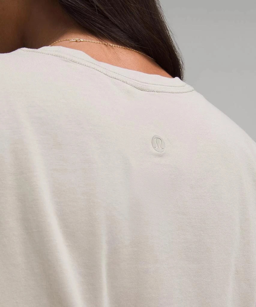 Love Curved-Hem Crewneck T-Shirt 商品