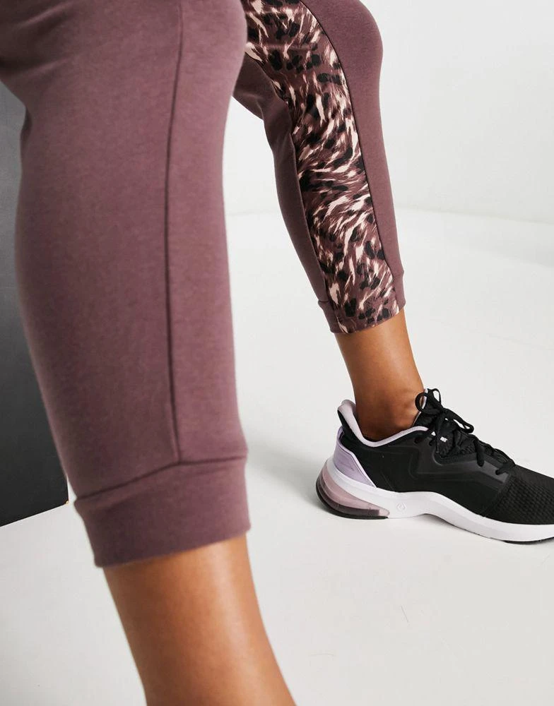 商品Puma|Puma Training Safari Glam joggers with leopard insert in purple,价格¥237,第3张图片详细描述