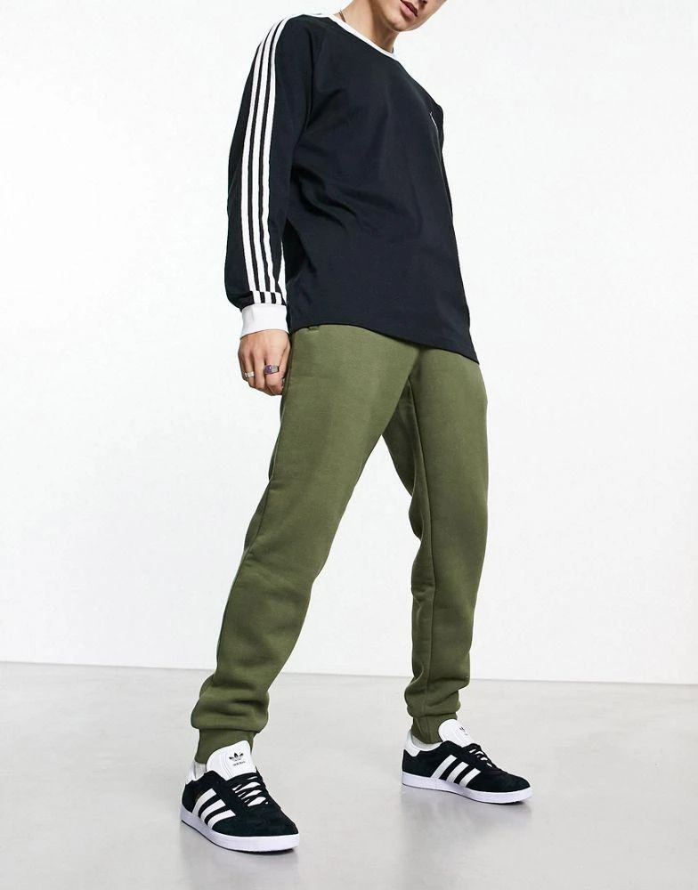 商品Adidas|adidas Originals Trefoil Essentials logo joggers in olive,价格¥256,第2张图片详细描述