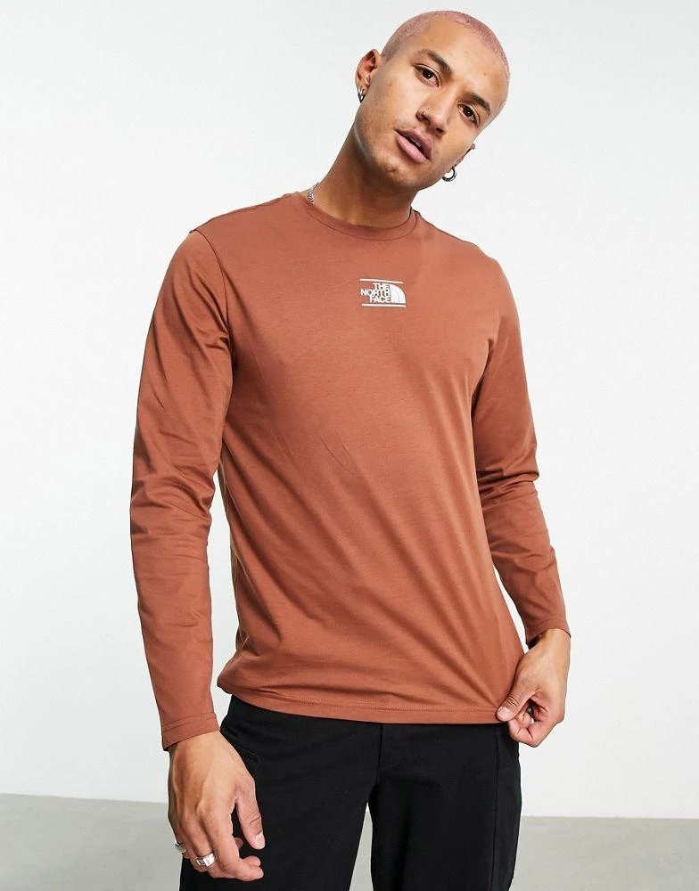 商品The North Face|The North Face centre dome long sleeve t-shirt in turtle brown Exclusive at ASOS,价格¥254,第1张图片