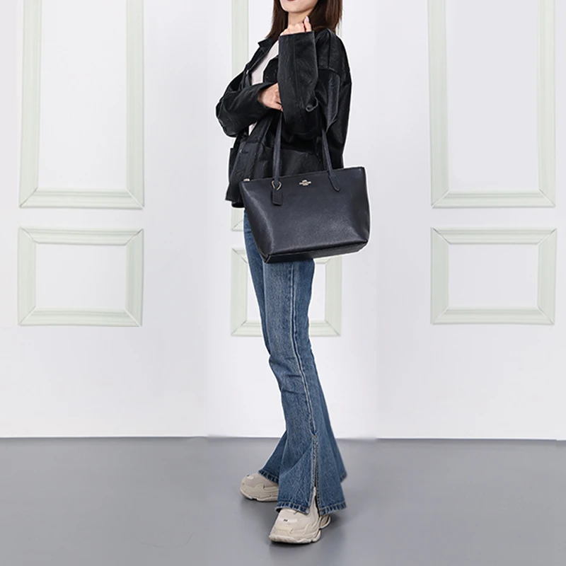 商品[国内直发] Coach|蔻驰 Zip Top Tote 30 纯色简约 皮革 托特包Tote包购物袋手提单肩包 大号 女款 纯黑色,价格¥1594,第11张图片详细描述