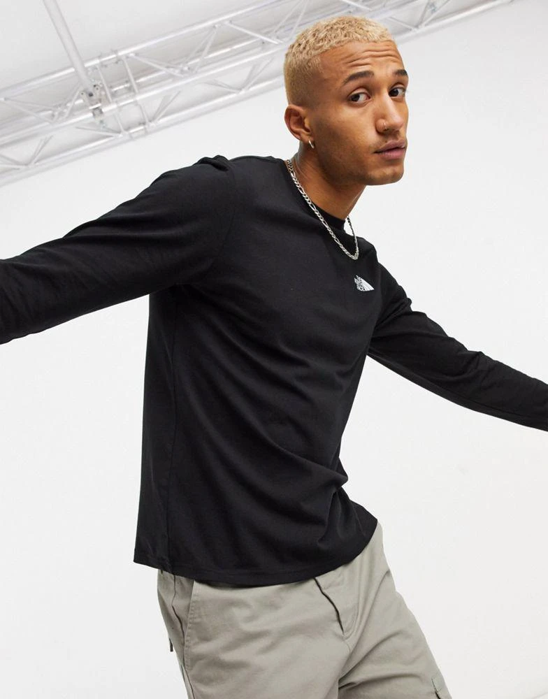 商品The North Face|The North Face Peaks long sleeve t-shirt in black Exclusive at ASOS,价格¥321,第2张图片详细描述