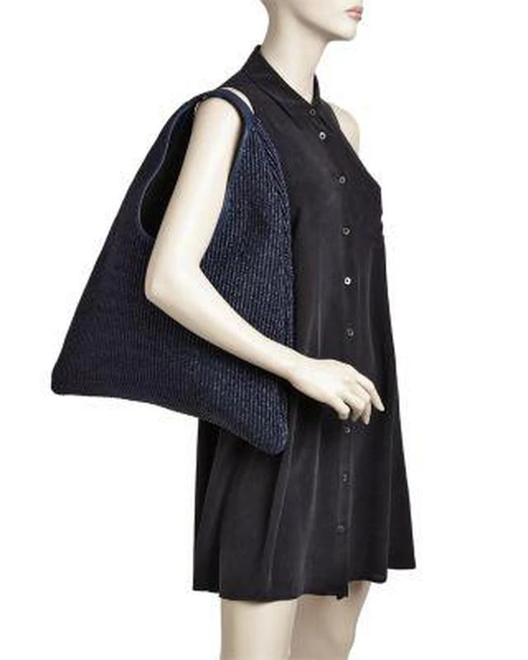 商品Arron|Medium Triangle Raffia Shoulder Bag ,价格¥1257,第2张图片详细描述