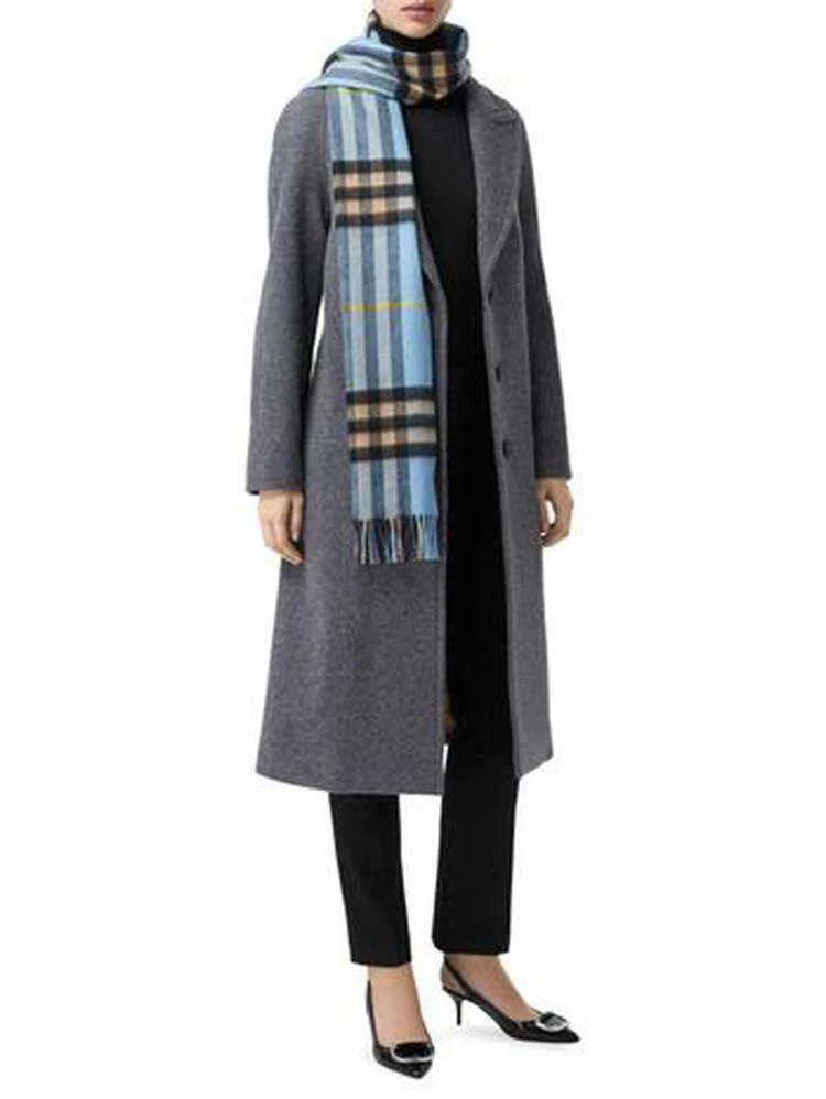 商品Burberry|Classic Vintage Check Cashmere Scarf,价格¥3202,第2张图片详细描述