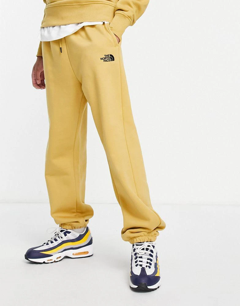 商品The North Face|The North Face oversized essential joggers in yellow Exclusive at ASOS,价格¥346,第4张图片详细描述