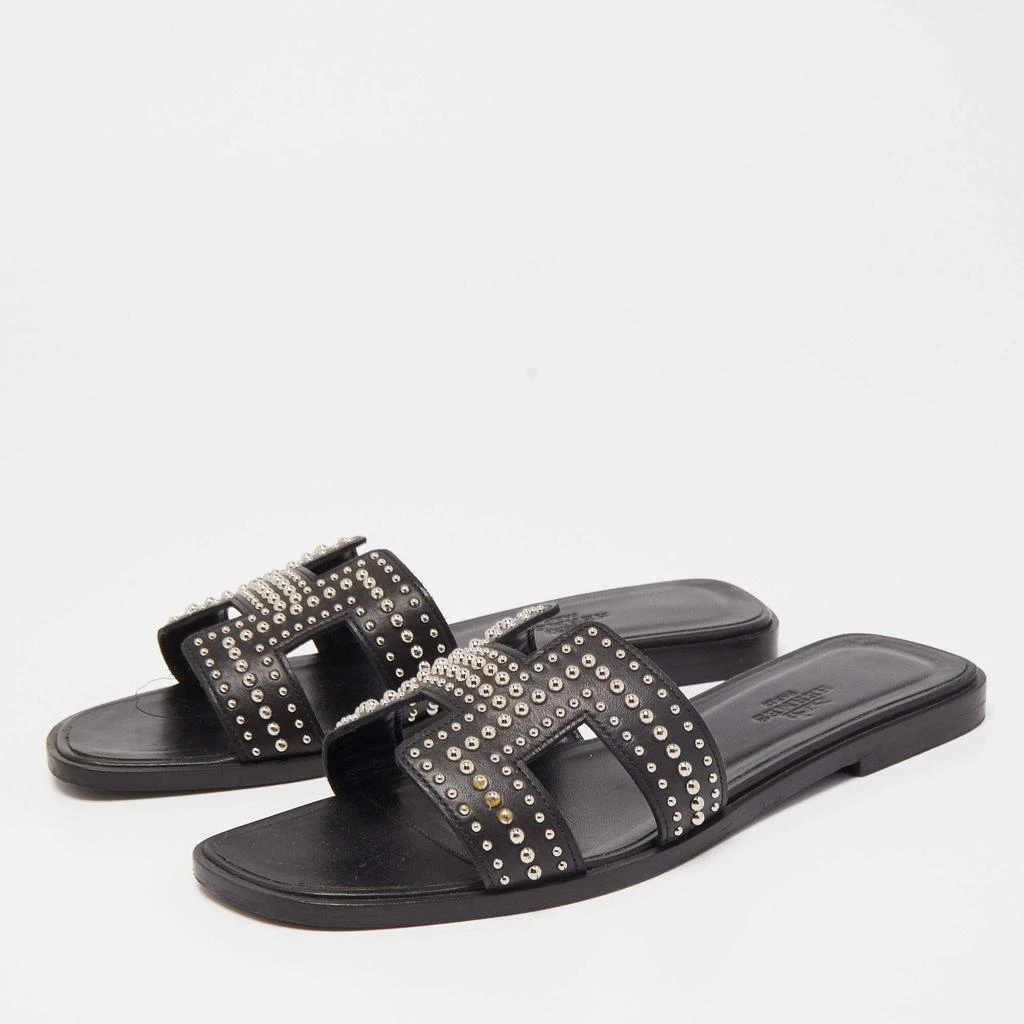 商品[二手商品] Hermes|Hermes Black Studded Leather Oran Flat Slides Size 36,价格¥3147,第2张图片详细描述