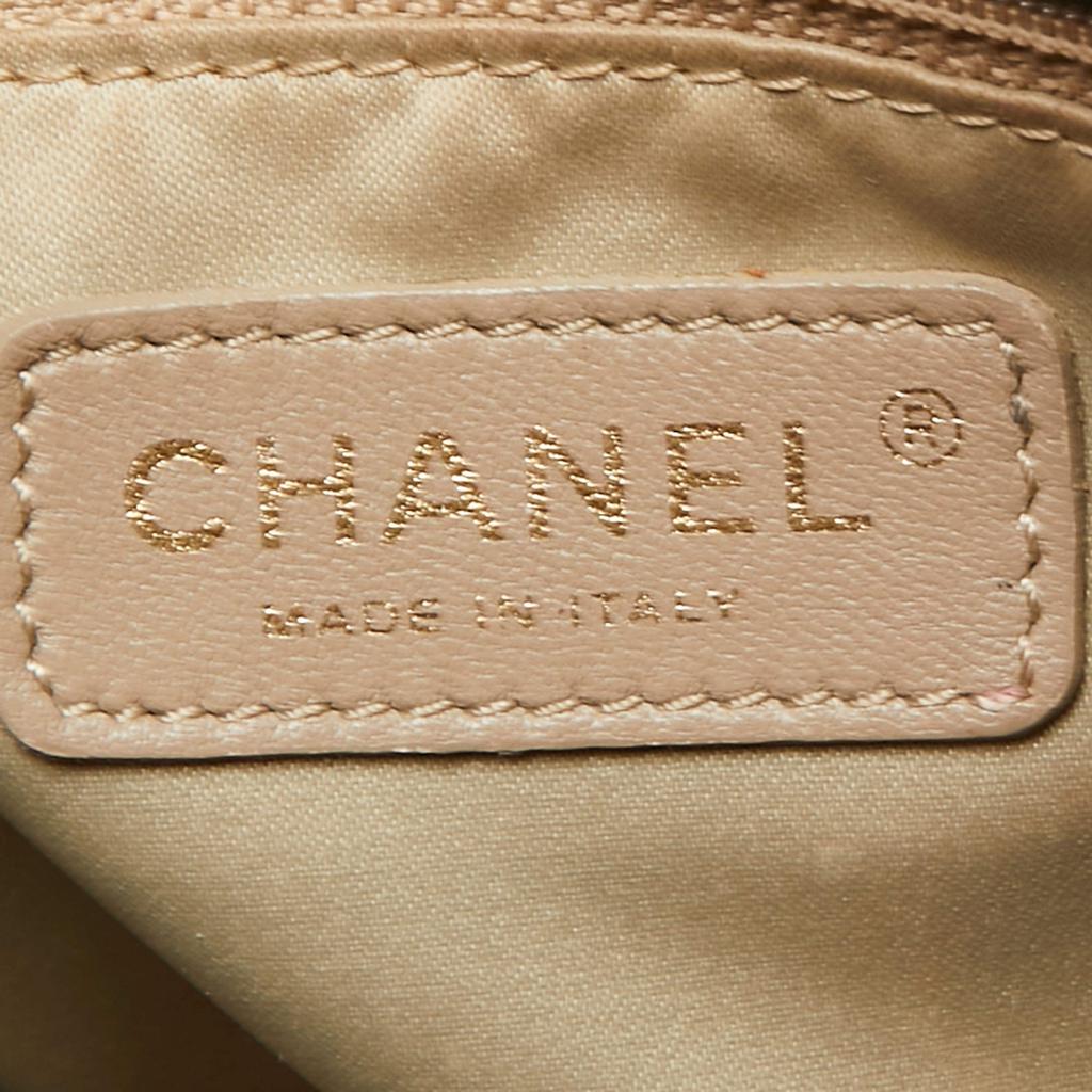 Chanel White Iridescent Chevron Quilted Leather Large Surpique Tote商品第9张图片规格展示