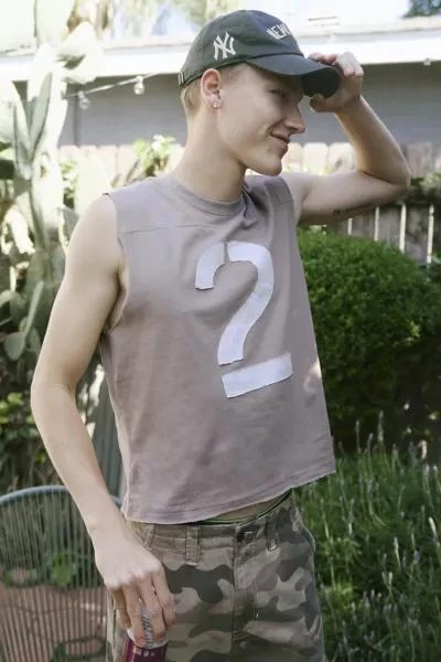 商品BDG|BDG Game Day Cutoff Sleeveless Tee,价格¥218,第2张图片详细描述