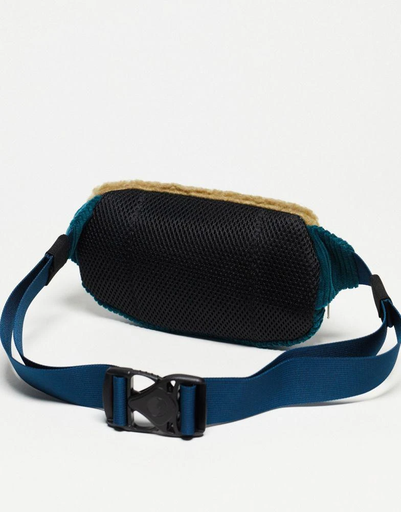 商品KAVU|Kavu snuggy spectator borg bag in blue,价格¥288,第4张图片详细描述