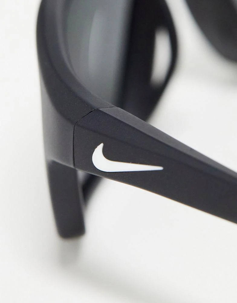 商品NIKE|Nike Rabid 22 performance sunglasses in black and silver,价格¥551,第2张图片详细描述