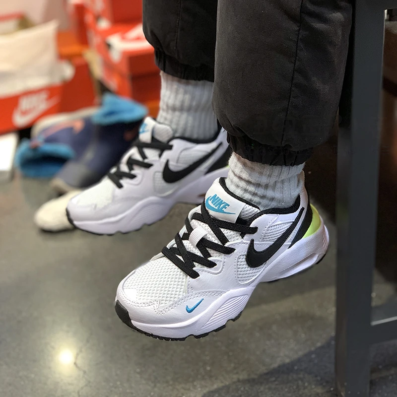 商品[国内直发] NIKE|[预售3天]Air Max Fusion 时尚圆头 防滑减震耐磨透气 低帮 跑步鞋 白黑绿 中童,价格¥267,第4张图片详细描述