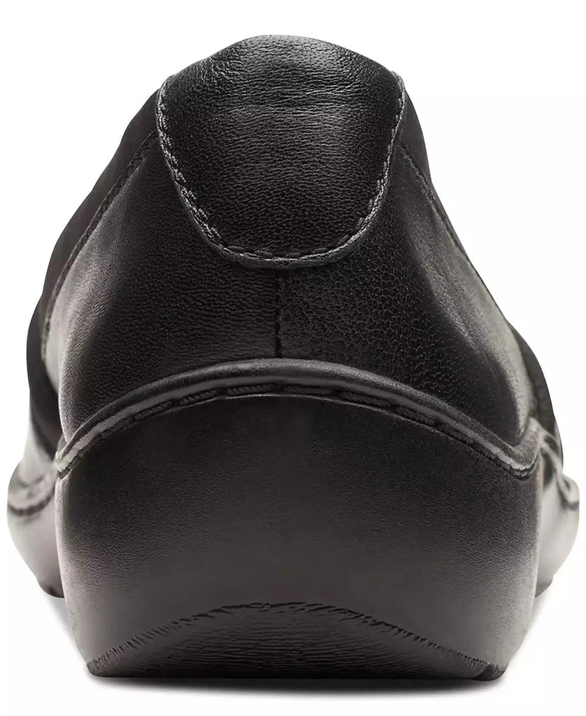 商品Clarks|Women's Cora Charm Slip-On Flats,价格¥741,第3张图片详细描述