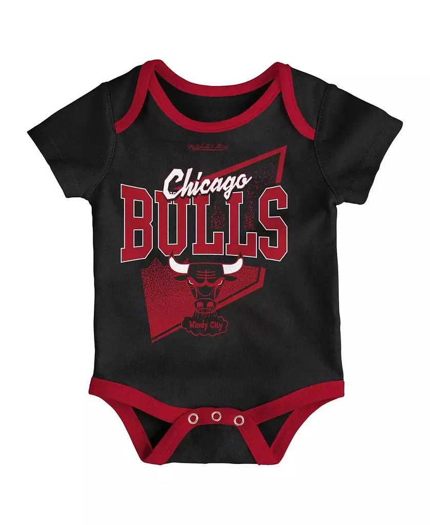 商品Mitchell & Ness|Infant Boys and Girls Black, Red Chicago Bulls Hardwood Classics Bodysuits and Cuffed Knit Hat Set,价格¥299,第3张图片详细描述