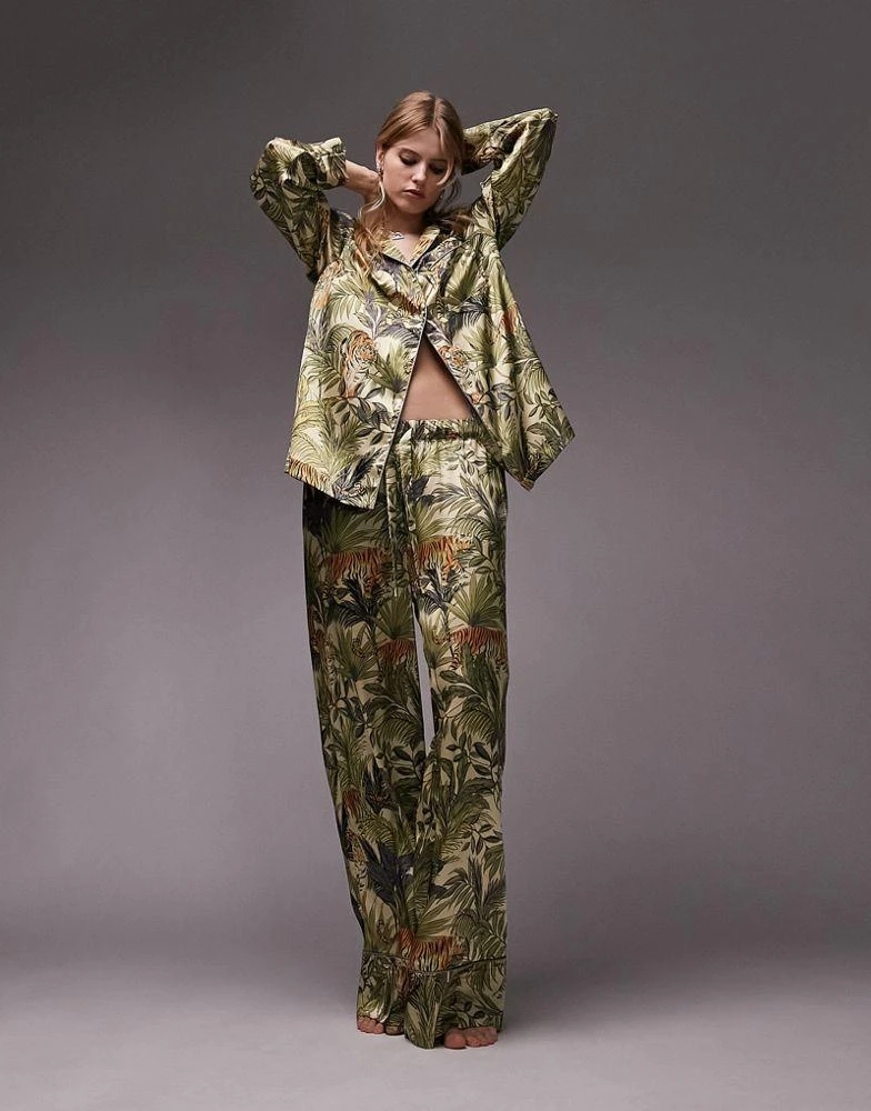 商品Topshop|Topshop tiger palm print piped satin shirt and trouser pyjama set in green,价格¥408,第1张图片