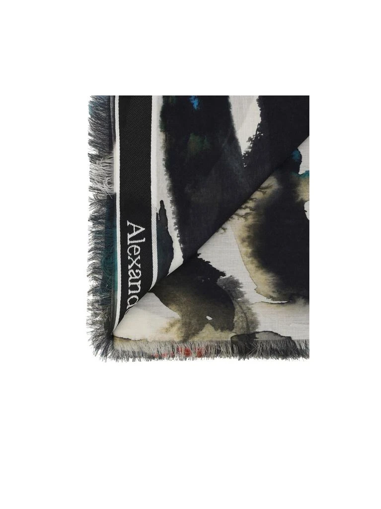 商品Alexander McQueen|Alexander McQueen Graffiti Printed Frayed Scarf,价格¥1224,第2张图片详细描述