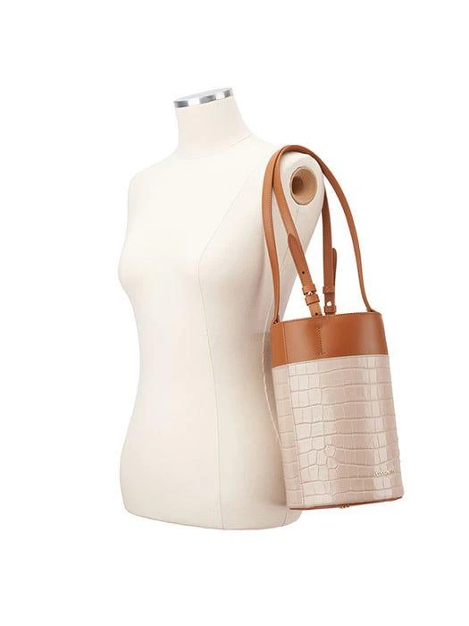 商品Coccinelle|Garconne Bag (2 Color),价格¥3491,第5张图片详细描述