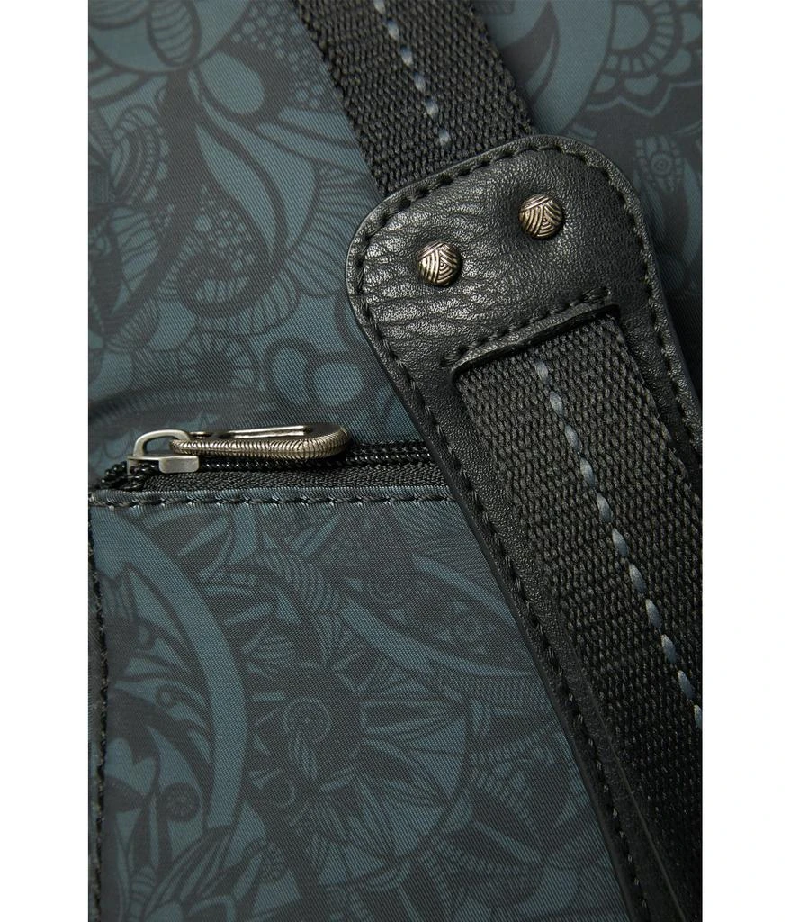 商品Sakroots|Eco-Twill Loyola Small Convertible Backpack,价格¥633,第4张图片详细描述